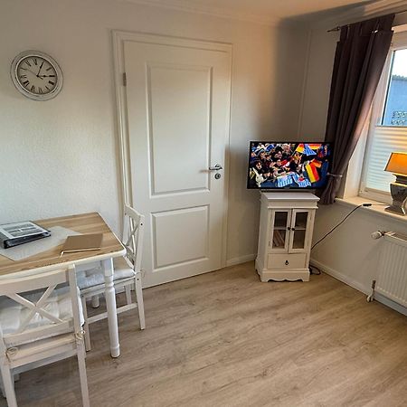 Ferienwohnung „Ole Karkenwech“ Husum-Roedemis フースム エクステリア 写真