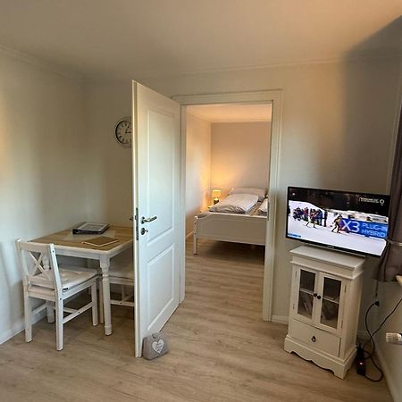 Ferienwohnung „Ole Karkenwech“ Husum-Roedemis フースム エクステリア 写真