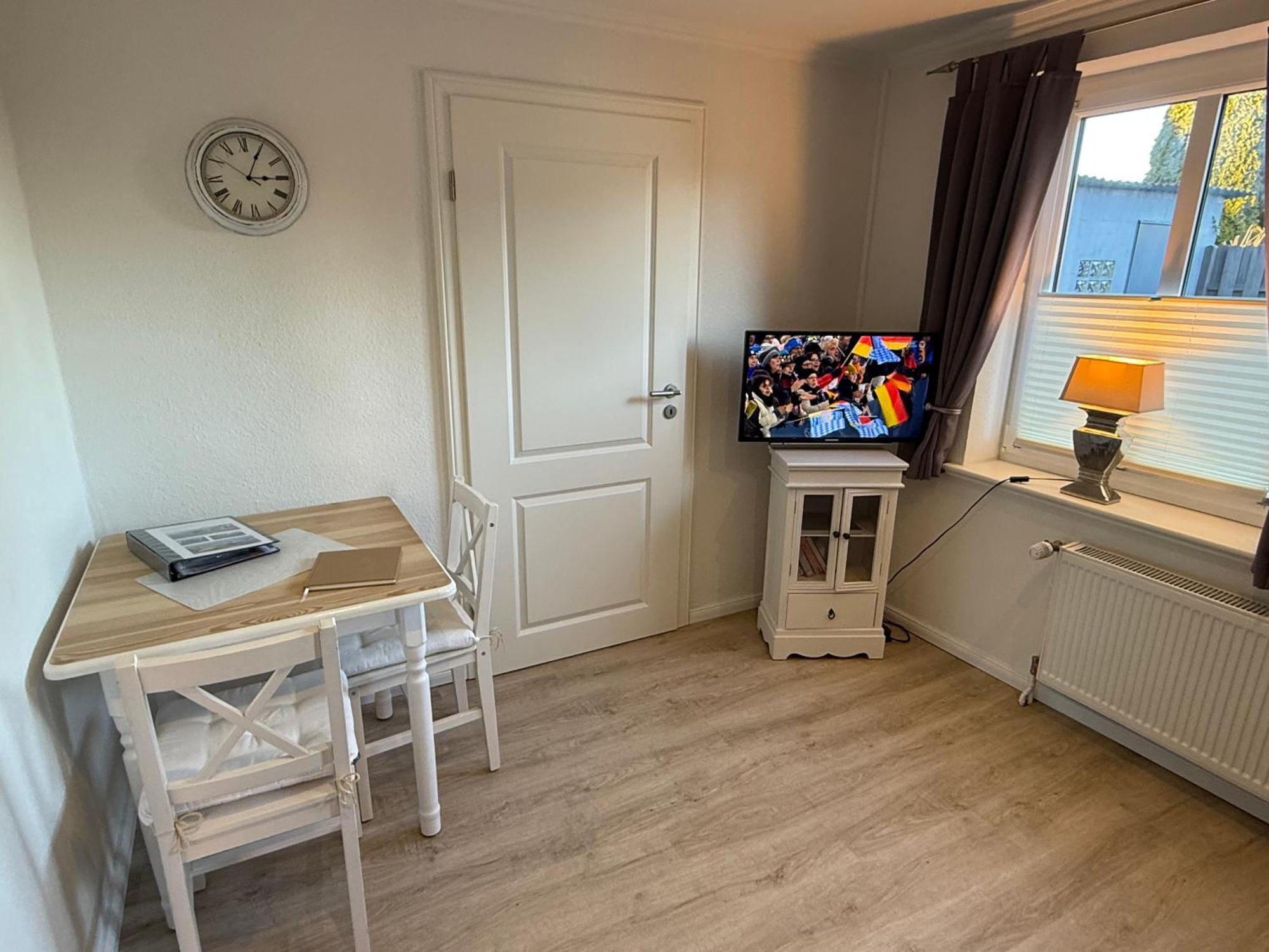 Ferienwohnung „Ole Karkenwech“ Husum-Roedemis フースム エクステリア 写真